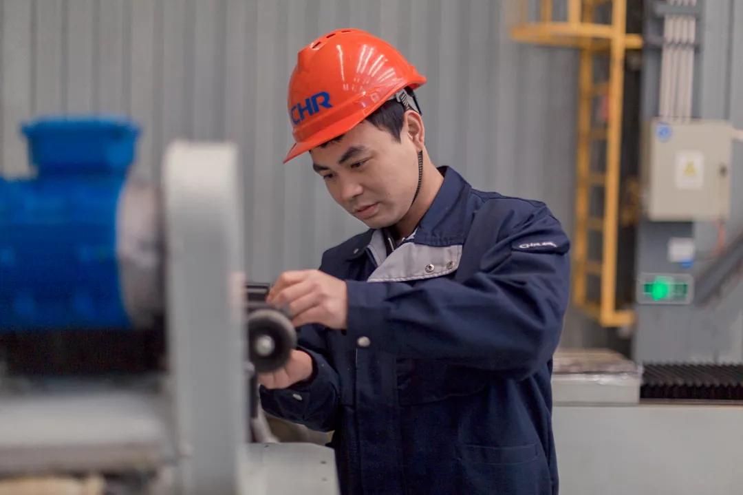 拉床,拉刀,自動化,高端拉床,專用機(jī)床,內(nèi)拉床,外拉床,數(shù)控機(jī)床,自動化生產(chǎn)線,工業(yè)機(jī)器人
